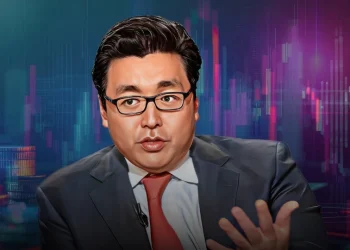 Why Tom Lee Says Fed Hikes Are Unlikely